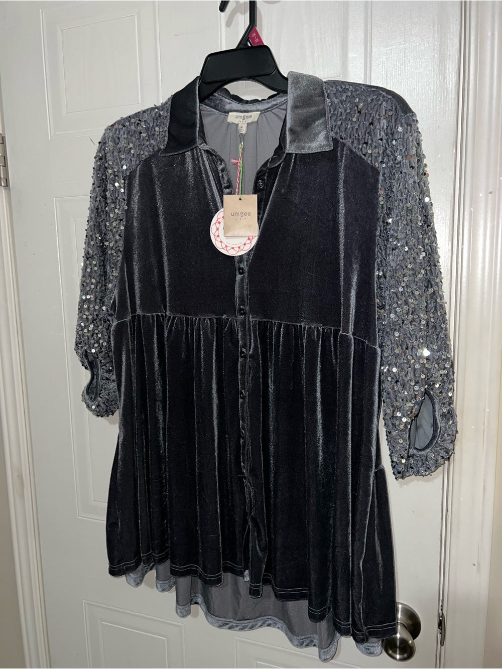 Umgee Gray Velvet Tunic with Sequin-Embellished Gray Sleeves NWT